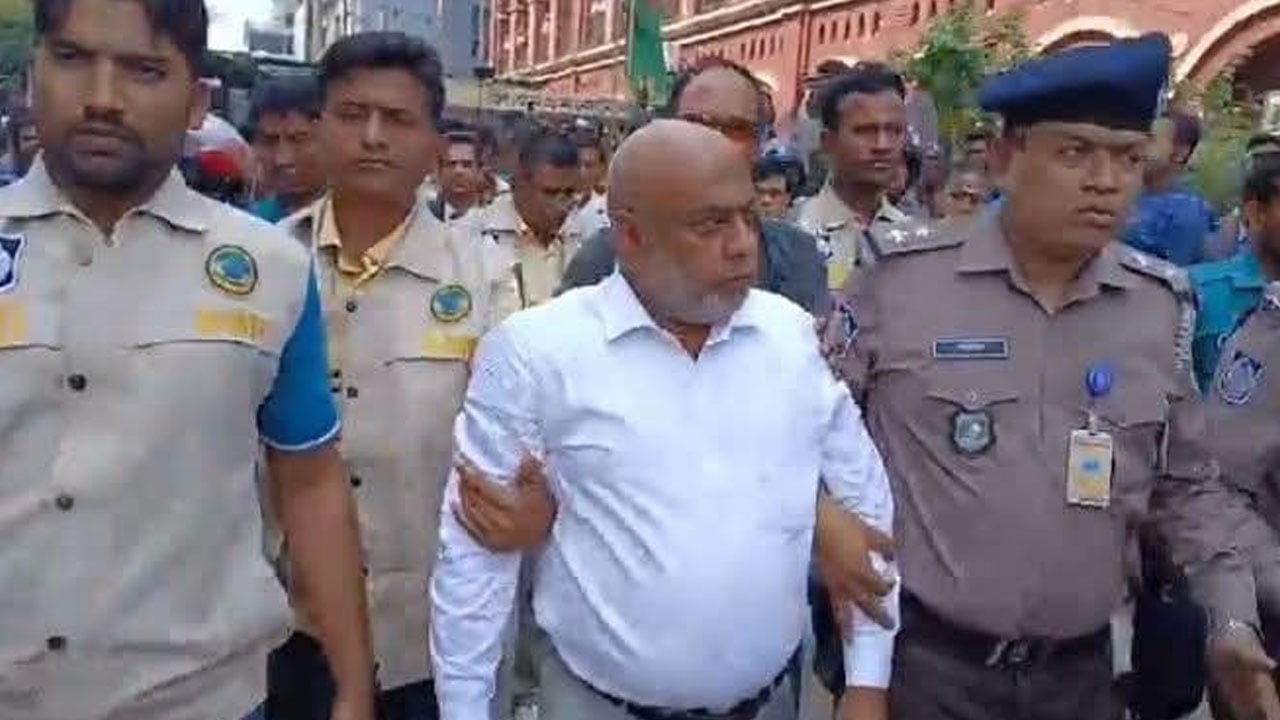 বরিশাল জেলা আইনজীবী সমিতির সভাপতি গ্রেপ্তার