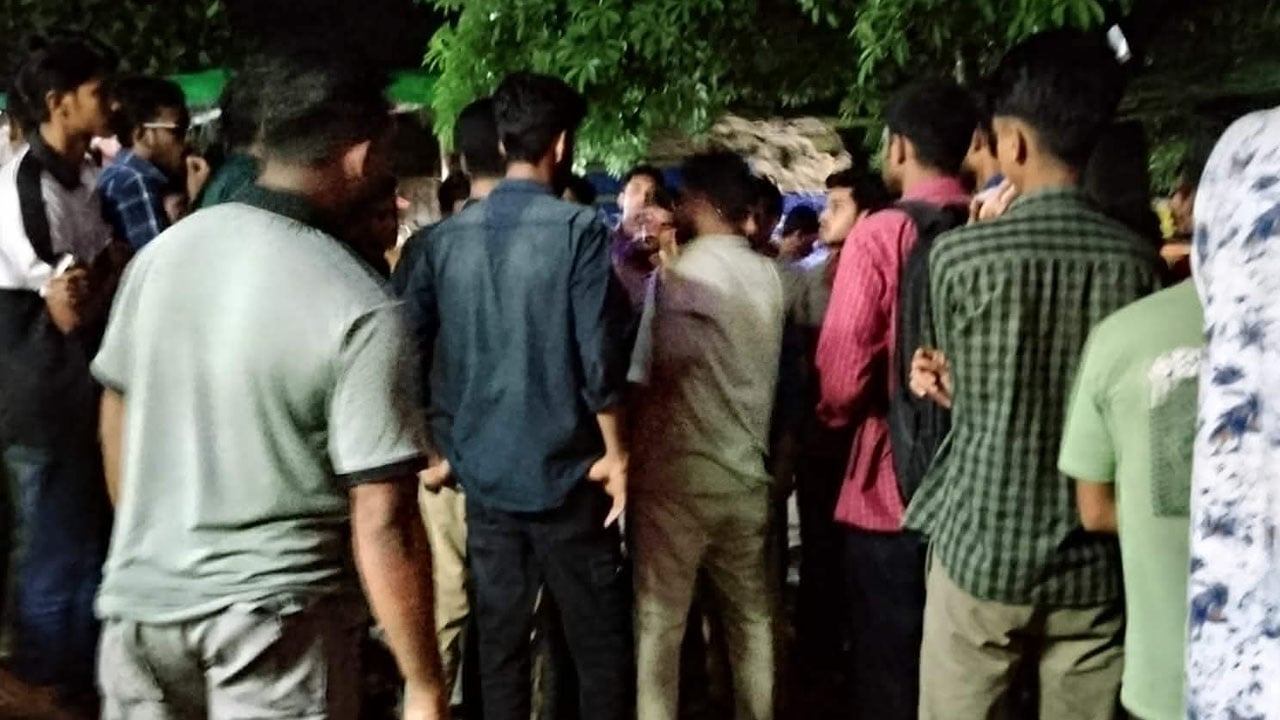 নারী শিক্ষার্থীকে উত্ত্যক্তের অভিযোগে ববিতে দুই বিভাগের সংঘর্ষ