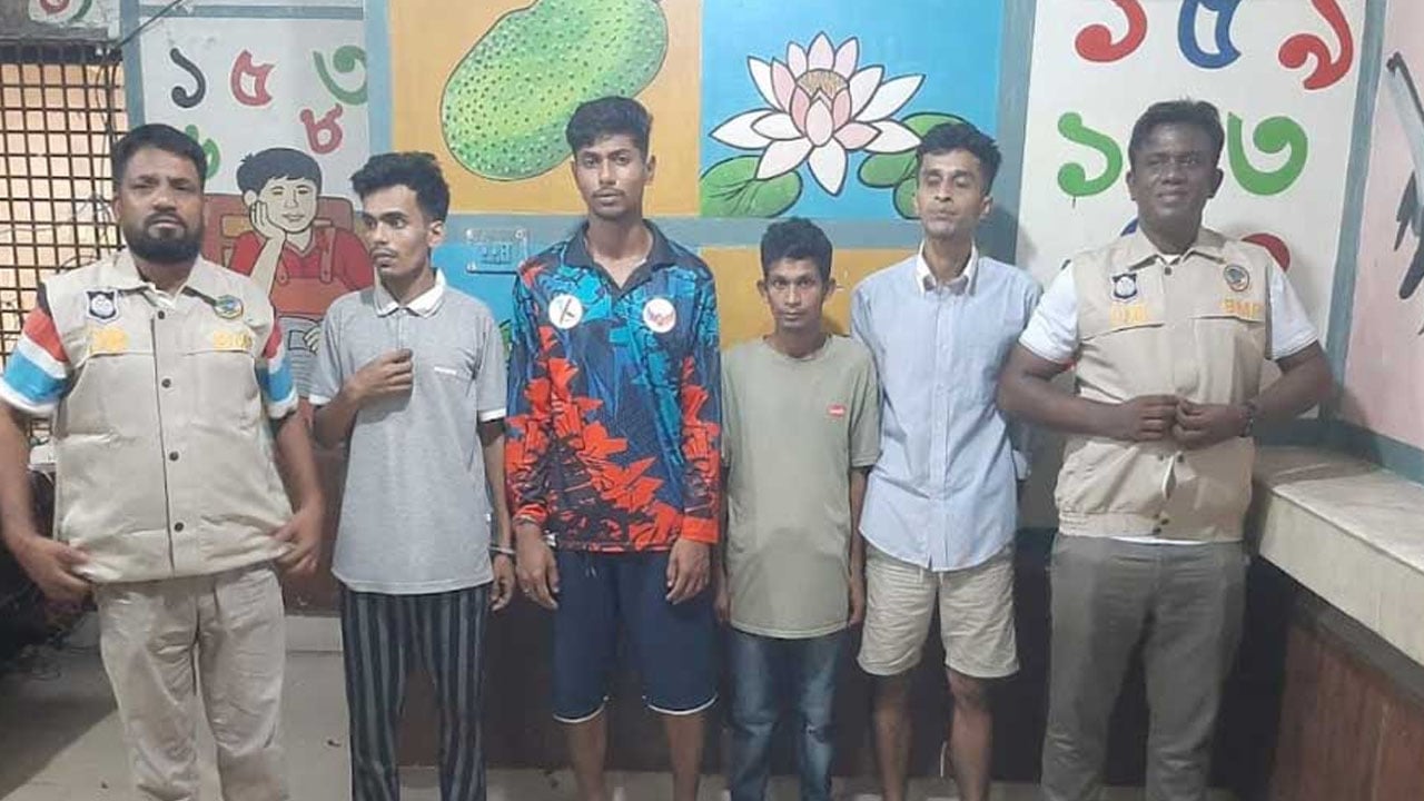 বরিশালে কিশোর গ্যাংয়ের চার সদস্য আটক