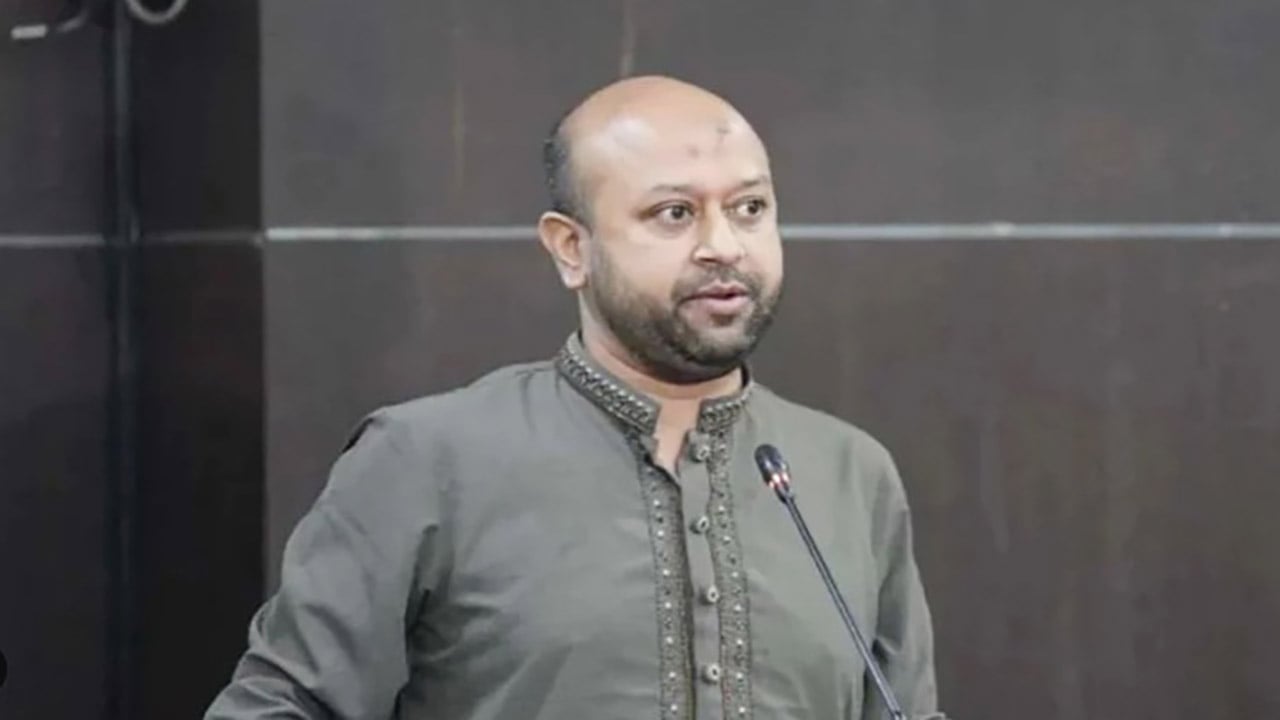 ব্যারিস্টার ফুয়াদকে ক্ষমা চাইতে আইনি নোটিশ