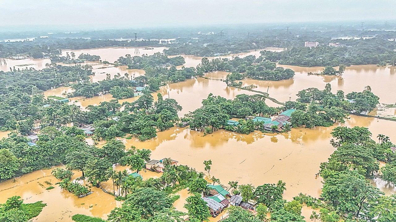 ভারতীয় ঢলে ডুবেছে চট্টগ্রামের বিস্তীর্ণ এলাকা