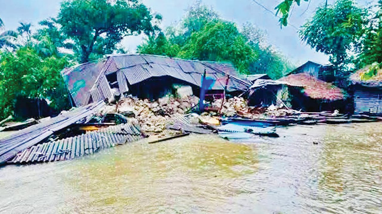 বন্যায় বাঁশখালীতে বিধ্বস্ত ৪০ হাজার মাটির ঘর