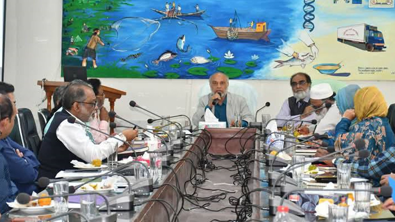 বাকৃবিতে প্লাস্টিক ও প্লাস্টিকজাত বোতল সম্পূর্ণ নিষিদ্ধ: উপাচার্য