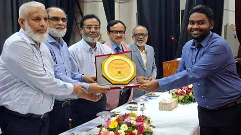 বাকৃবিতে মাৎস্যবিজ্ঞানের ৪ শিক্ষার্থীকে ডিনস মেরিট অ্যাওয়ার্ড