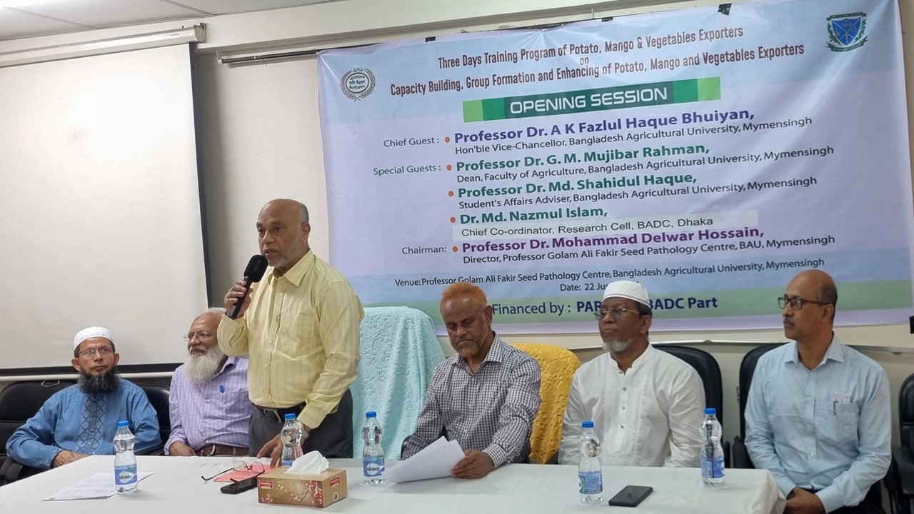 রপ্তানিযোগ্য কৃষিপণ্যের মানোন্নয়নে বাকৃবিতে প্রশিক্ষণ শুরু