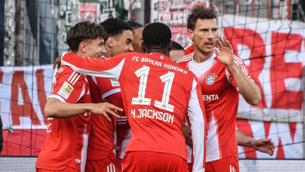 গোলের বন্যায় ইতিহাস গড়ে শিরোপার পথে বায়ার্ন