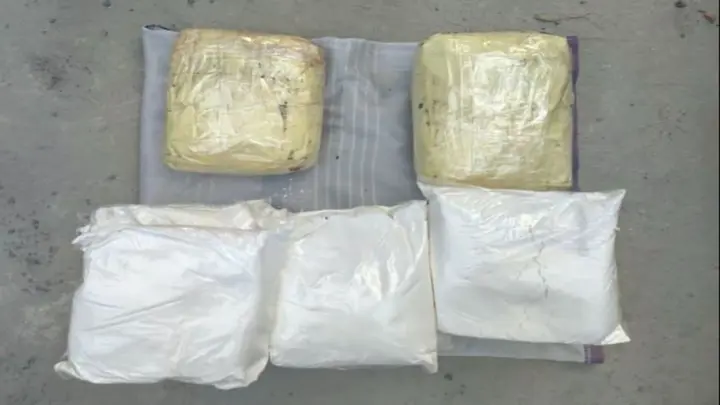 খুলনায় বাসে তল্লাশি চালিয়ে সাড়ে ৬ কেজির বেশি ক্রিস্টাল মেথ উদ্ধার