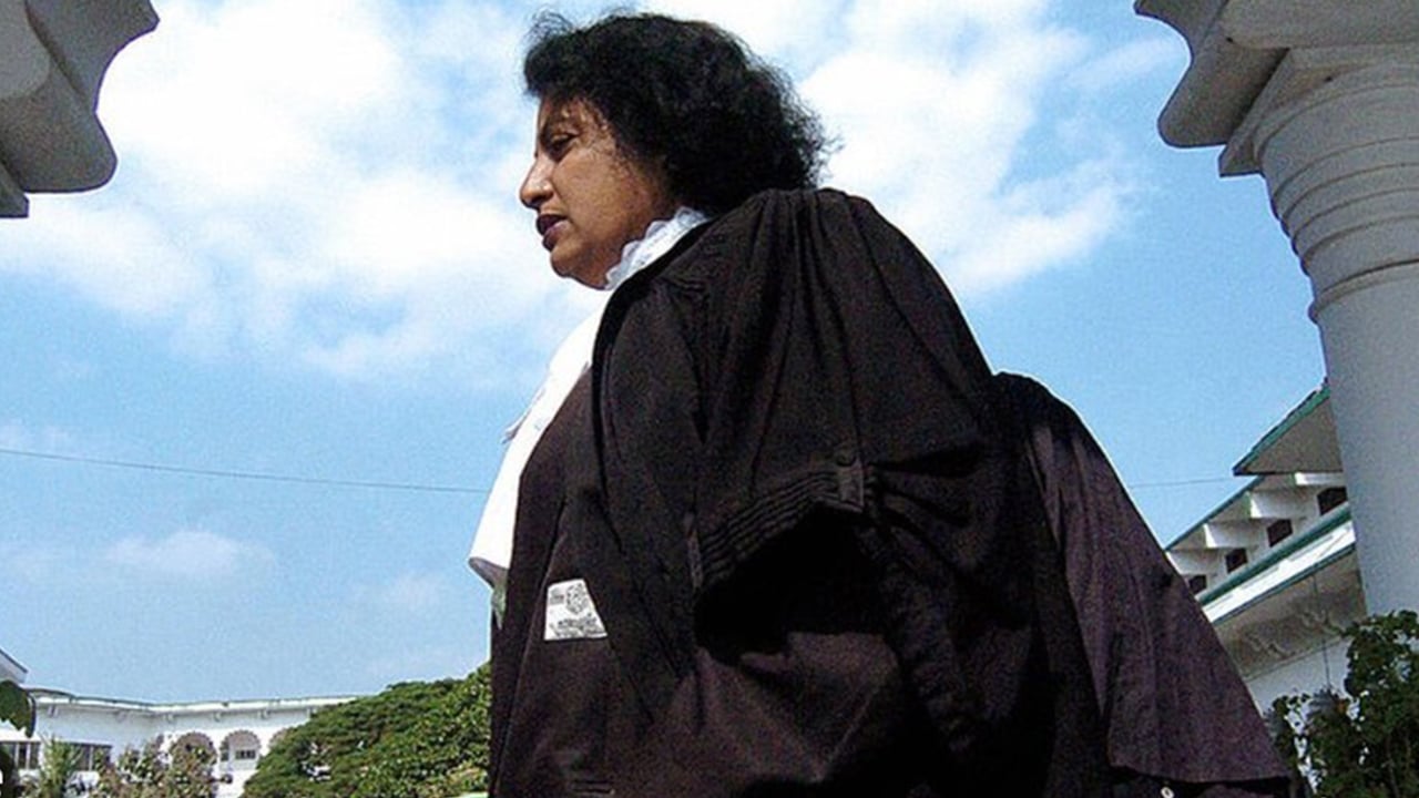 আইনজীবীদের পরা লাগবে না কালো কোট-গাউন