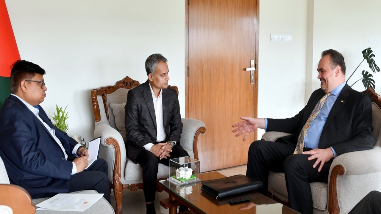 সড়ক ও সেতুমন্ত্রীর সঙ্গে মার্কিন রাষ্ট্রদূতের  সাক্ষাৎ