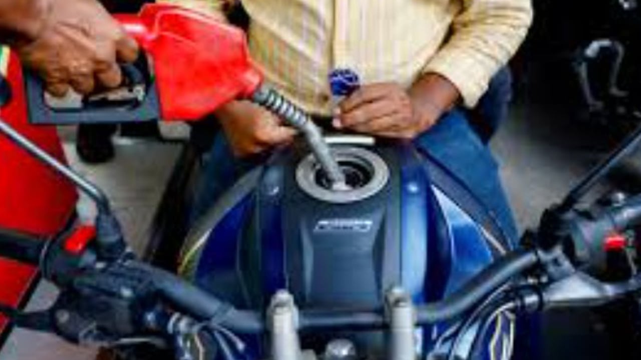 পেট্রোল বাঁচিয়ে গাড়ি-বাইক চালাবেন যেভাবে