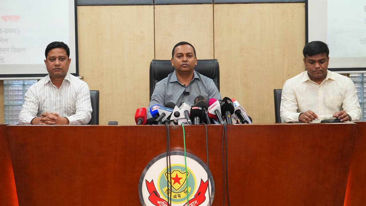 ৬০ রাউন্ড গুলি ও বিদেশি পিস্তলসহ ৩ সন্ত্রাসী গ্রেপ্তার