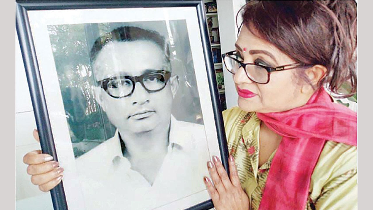 বাবাকে নিয়ে ববিতার স্মৃতিচারণ