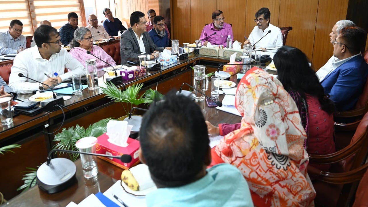 সরকার ঘোষিত কর্মসূচি বাস্তবায়নে স্বচ্ছতা নিশ্চিত করতে হবে: কৃষিমন্ত্রী
