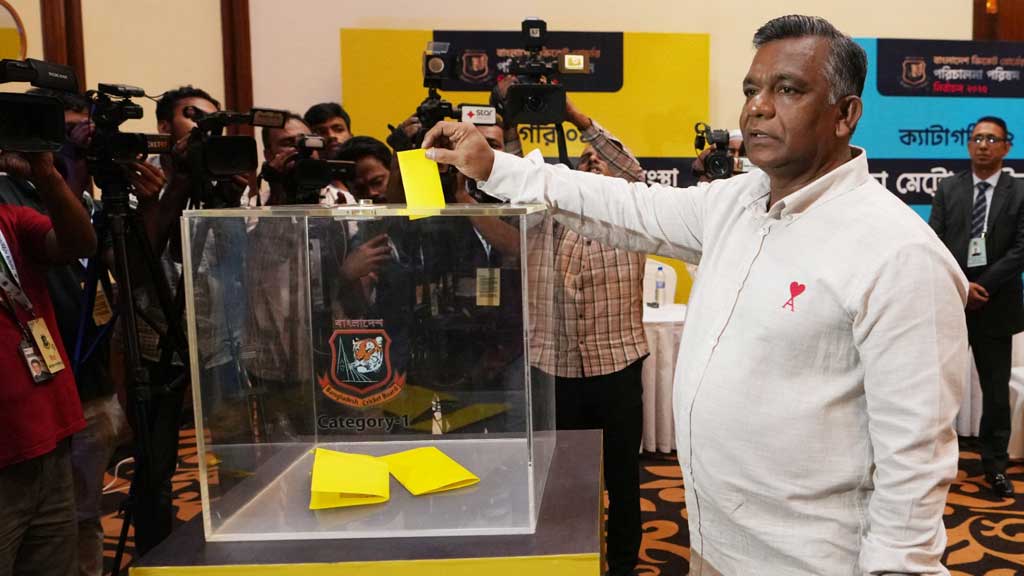 বিনা প্রতিদ্বন্দ্বিতায় সভাপতি নির্বাচিত হলেন বুলবুল