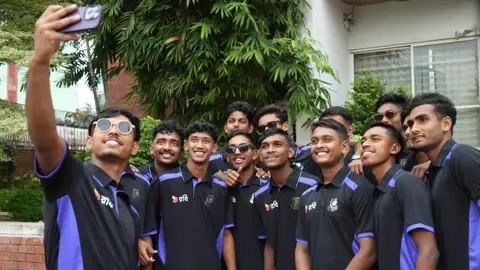 ভিসা জটিলতায় ওমান যাত্রা স্থগিত অনূর্ধ্ব-১৯ দলের