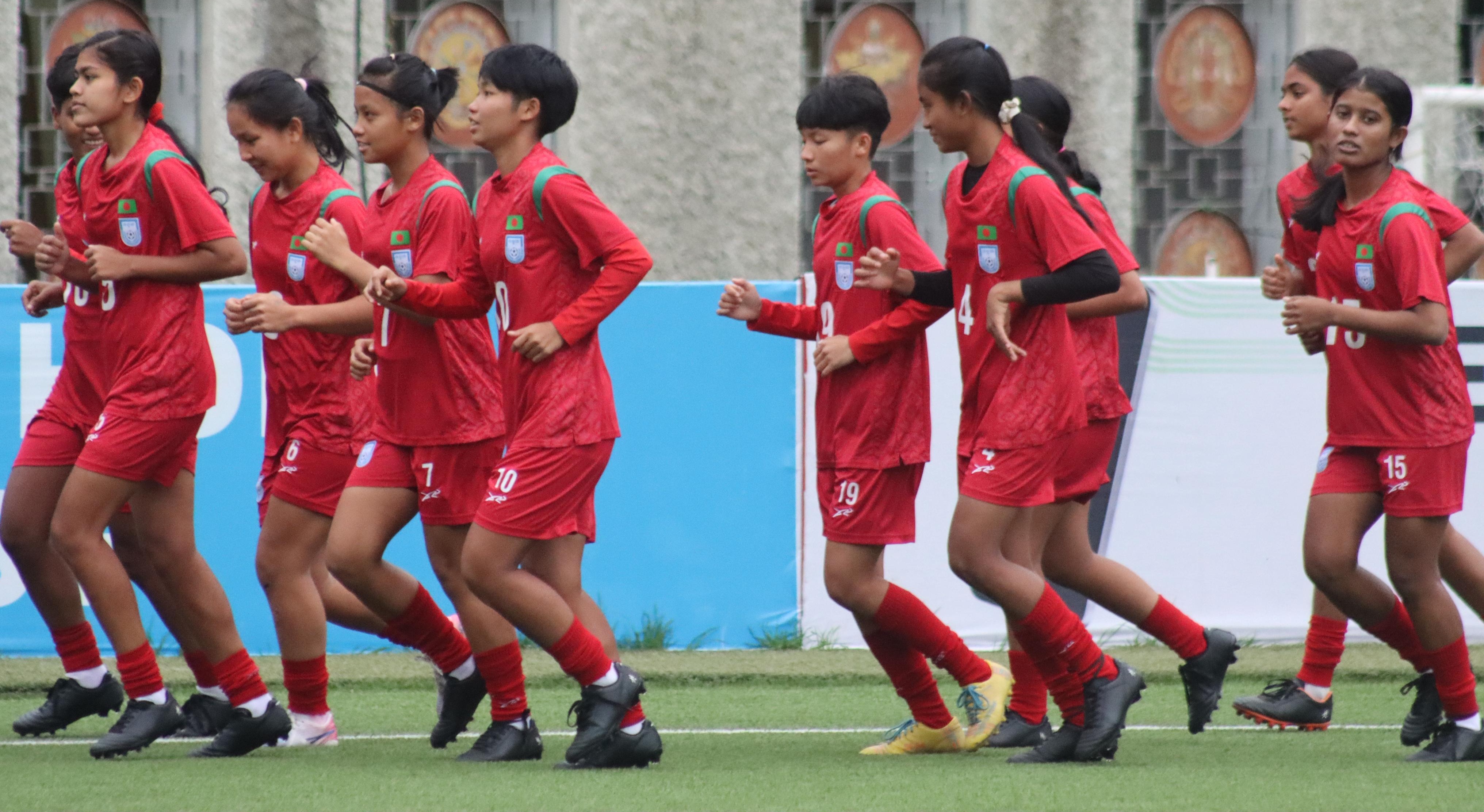 সরাসরি উপভোগ করা যাবে বাংলাদেশ-ভারত নারী ফুটবল ম্যাচ