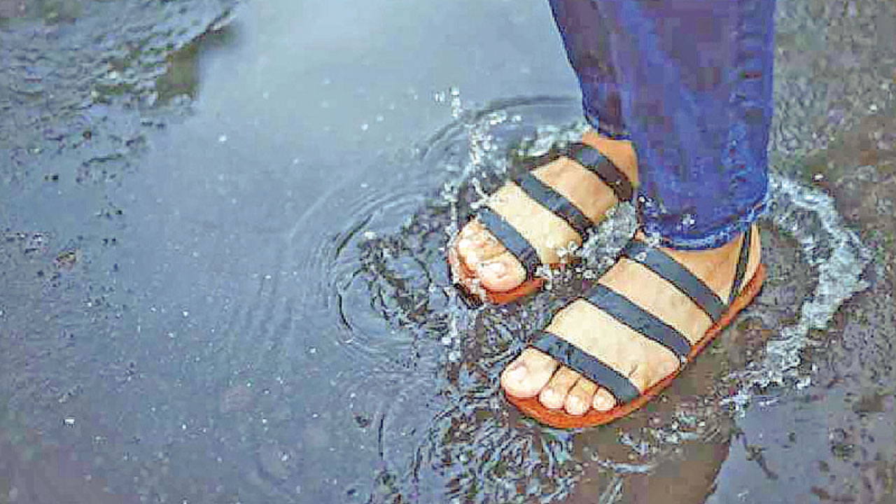 বাদলা-দিনের-জুতা-3