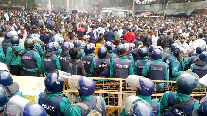 বিডিআর জওয়ানদের মুক্তিতে যমুনায় পদযাত্রা, শাহবাগে পুলিশের বাধা