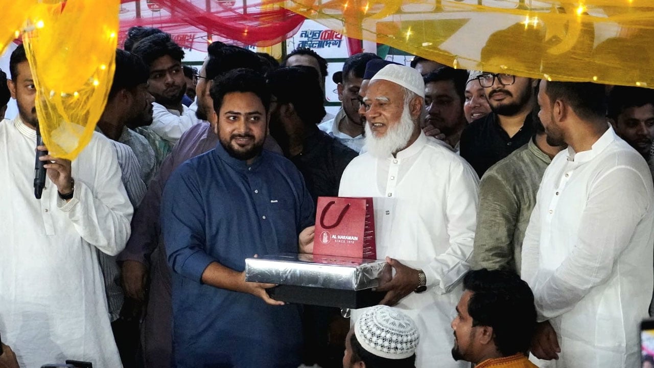 নাহিদদের কার্যালয়ে ডা. শফিক, দিলেন ঐক্যের বার্তা