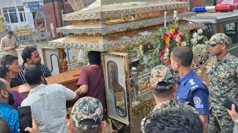 কড়া নিরাপত্তায় বেনাপোল হয়ে দেশে ফিরল সাবেক ছাত্রলীগ নেতার লাশ