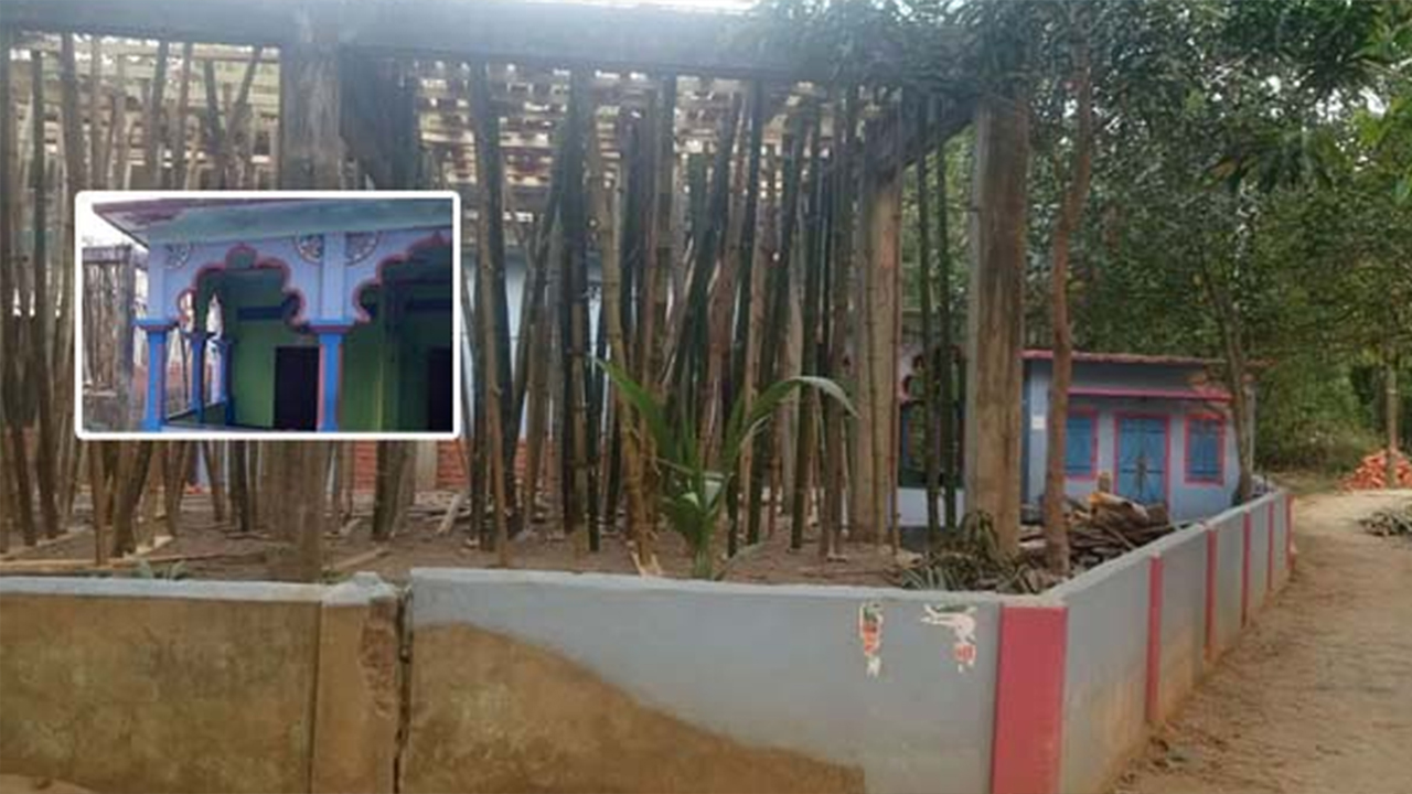 ভারতের  বাধায় ৪ বছর মসজিদ পুনর্নির্মাণ বন্ধ