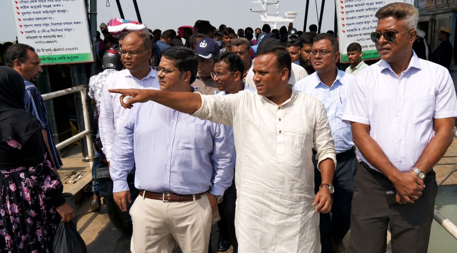 কর্মস্থলে ফেরা যাত্রীদের খোঁজ নিতে ঝটিকা সফরে ভোলায় নৌপ্রতিমন্ত্রী