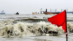 লঘুচাপে উত্তাল সাগর, আগাম সতর্কতা জারি