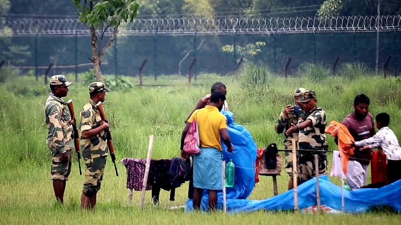 ৭০ ঘণ্টা পর সেই ১০ জনকে শূন্যরেখা থেকে সরিয়ে নিলো বিএসএফ