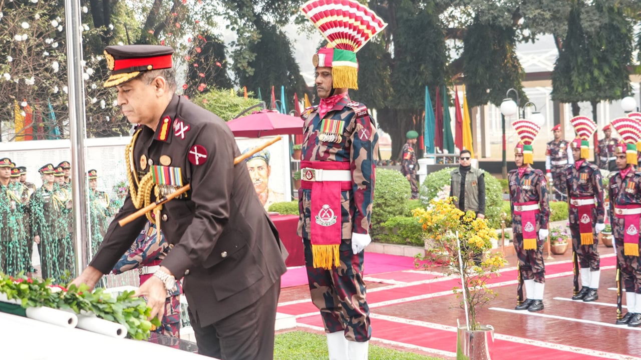 মুক্তিযুদ্ধের বীর শহীদদের প্রতি বিজিবি মহাপরিচালকের শ্রদ্ধা