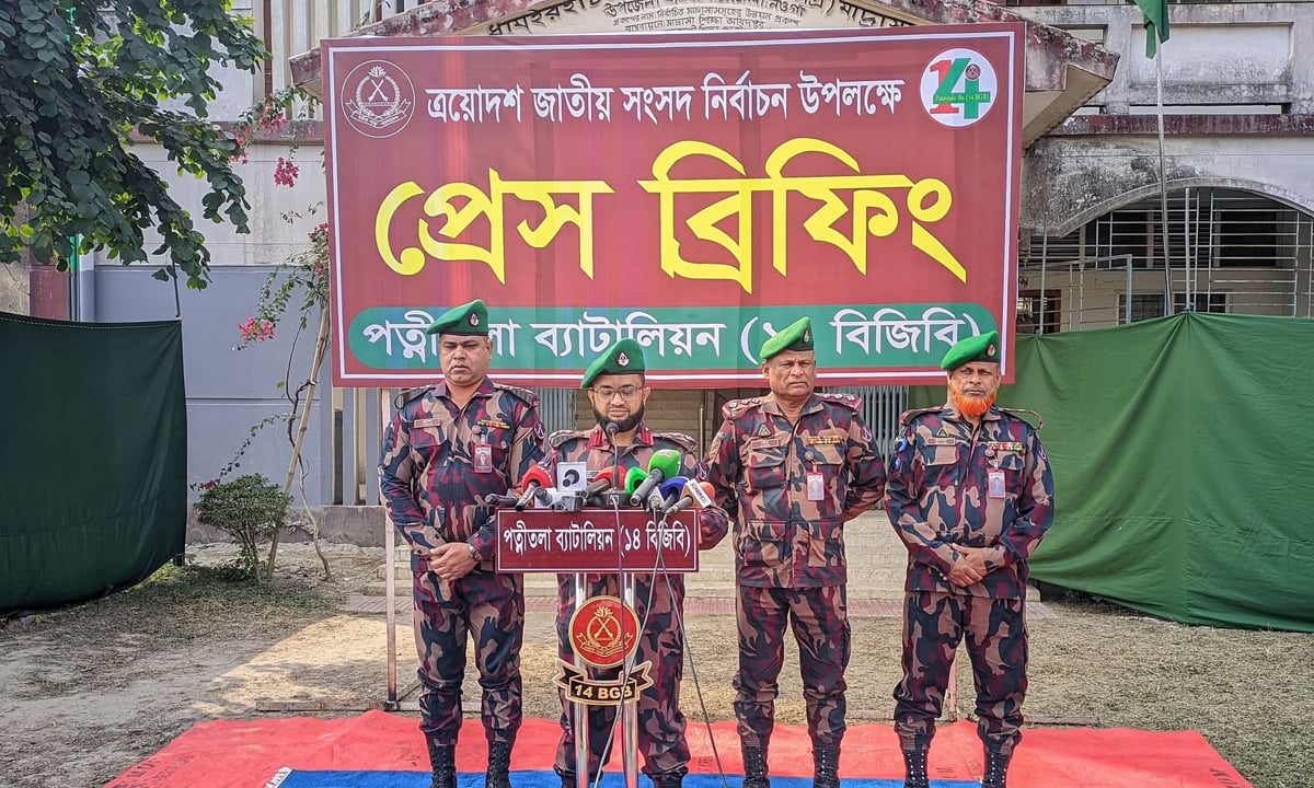 নির্বাচনি নিরাপত্তায় নওগাঁয় ২৯ প্লাটুন বিজিবি মোতায়েন