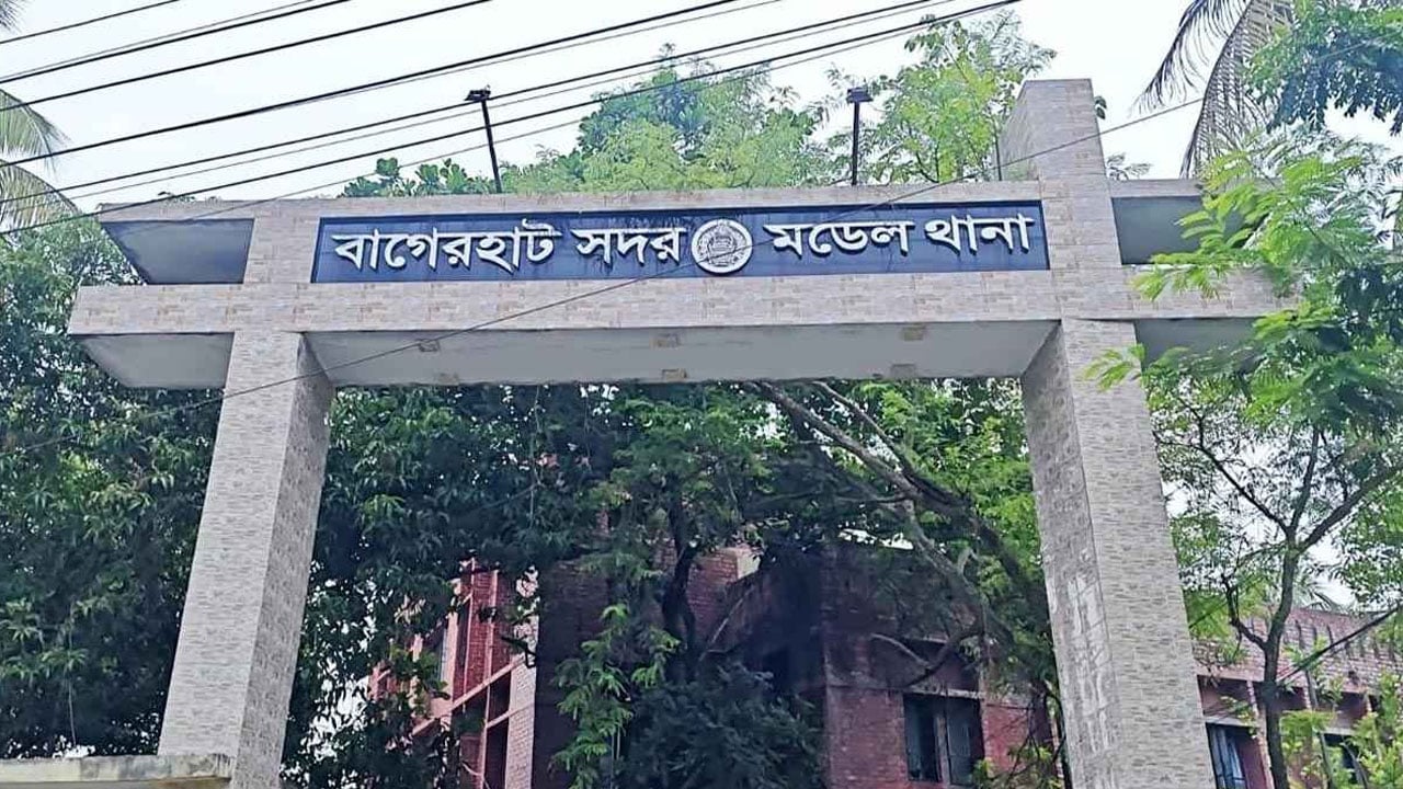 যুবদল নেতা গ্রেপ্তার, বাগেরহাটে ফিলিং স্টেশনে হামলা