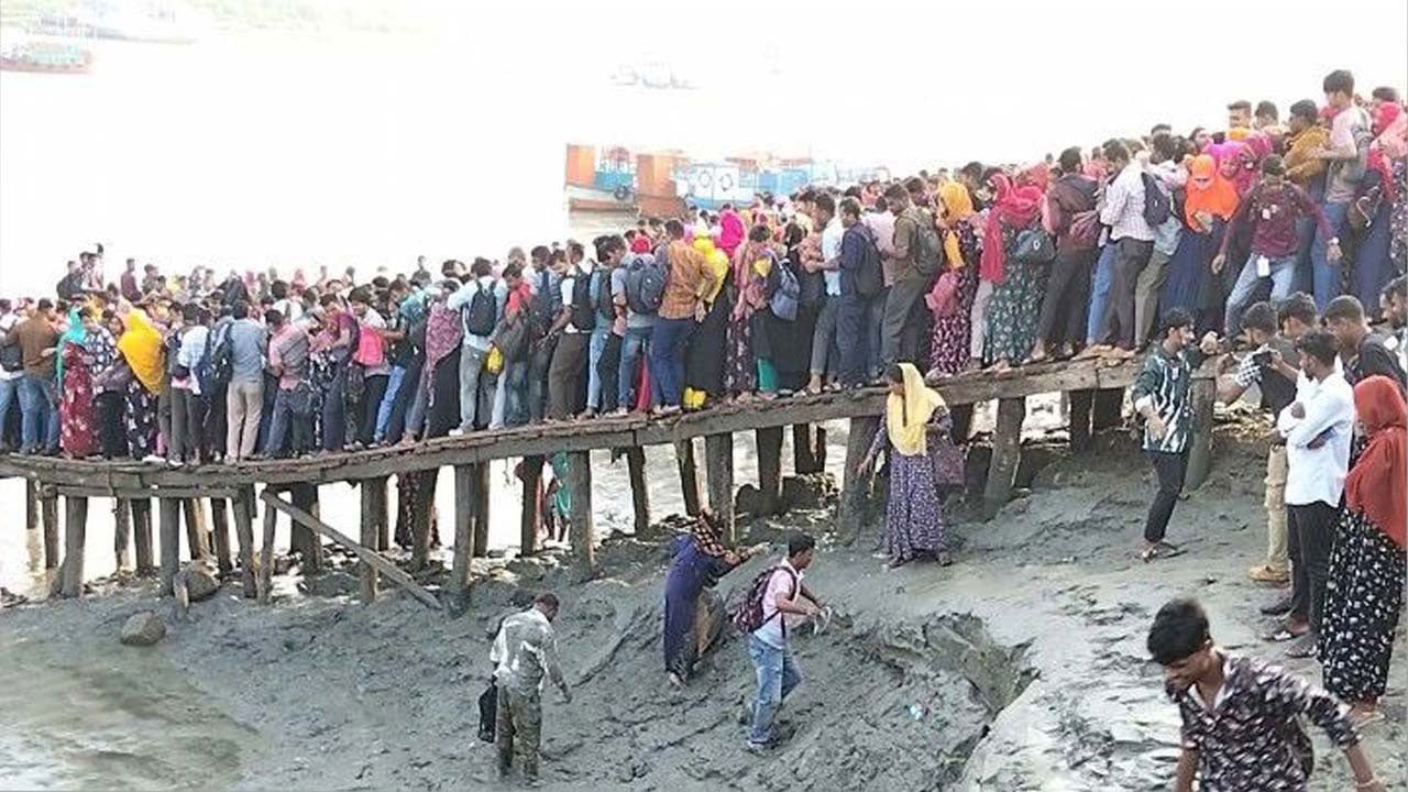 মোংলায় খেয়া পারাপারে দুর্ঘটনা, আহত দুইশ’র বেশি শ্রমিক