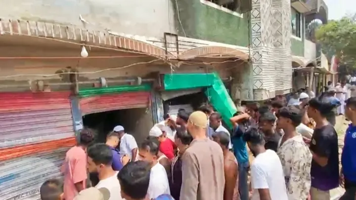 ভৈরবে জমি নিয়ে বিরোধে দোকানপাট ও বাড়িঘর ভাঙচুর-লুটপাট
