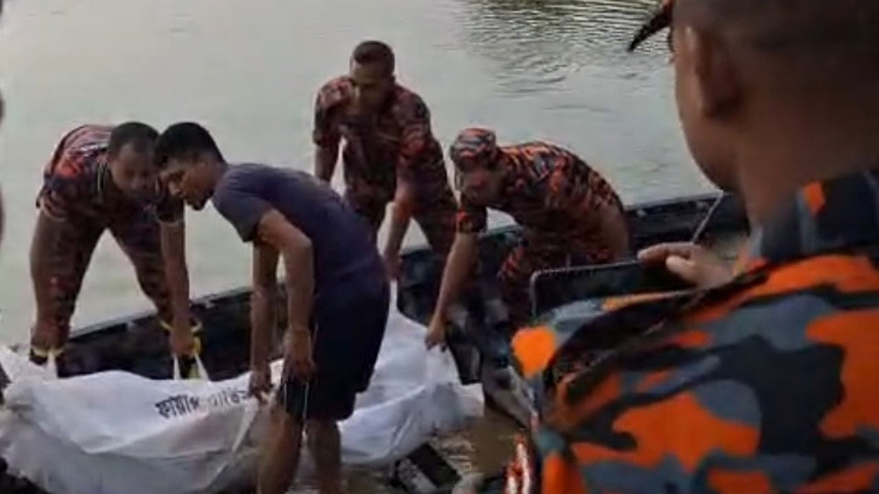 নৌকা ডুবে ১৮ ঘণ্টা পর মাদরাসা শিক্ষার্থীর লাশ উদ্ধার