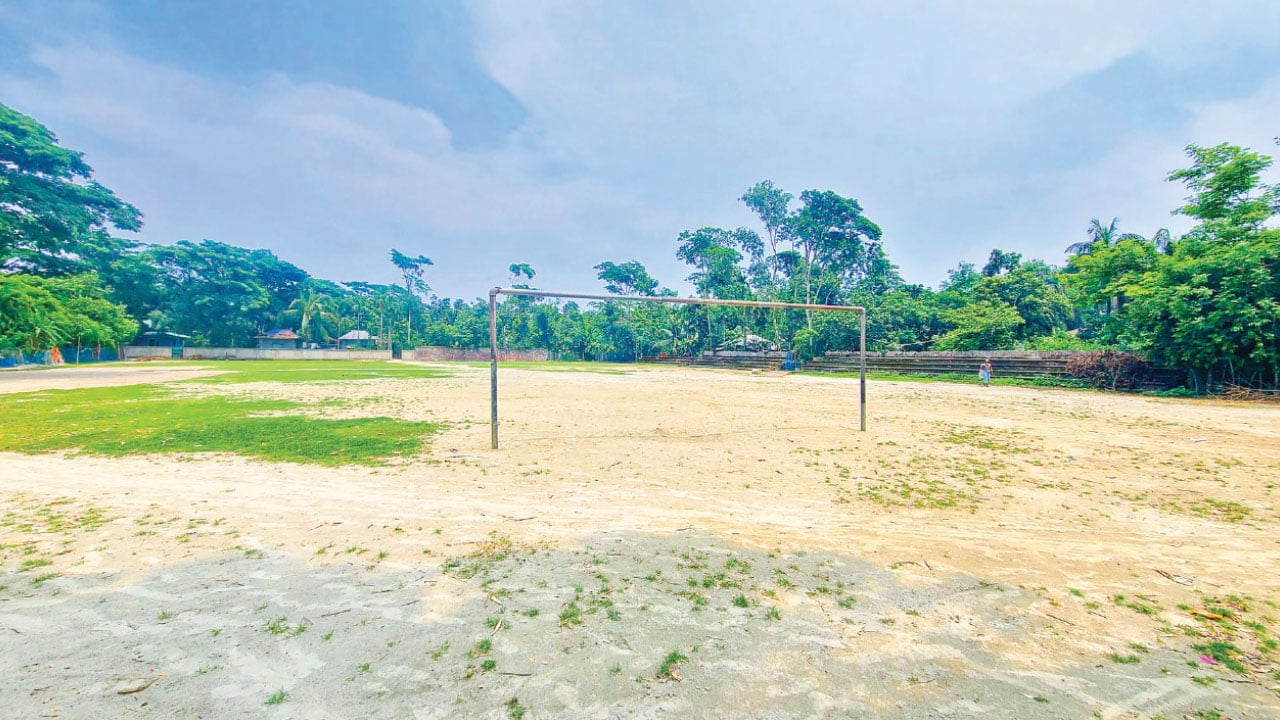 তজুমদ্দিনের স্টেডিয়াম মাদকসেবীদের দখলে