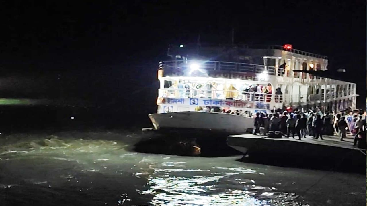 লালমোহনে লঞ্চের ধাক্কায় স্পিডবোট ডুবে নিখোঁজ পুলিশ সদস্য