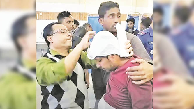 ভোলায় সাংবাদিকের ওপর হামলা, ধরাছোঁয়ার বাইরে সন্ত্রাসীরা