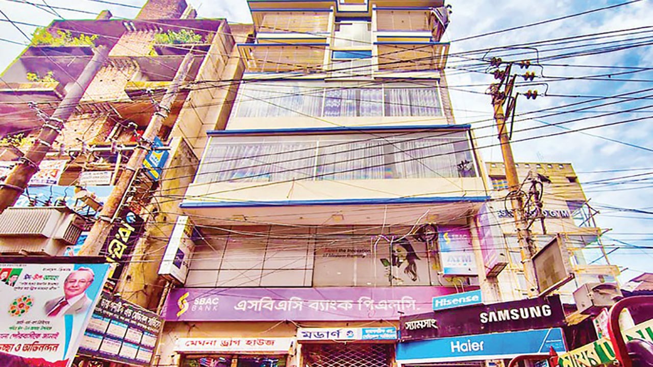 ভোলায় নকশাবহির্ভূত ভবন নির্মাণ, ১৩ মালিককে নোটিস
