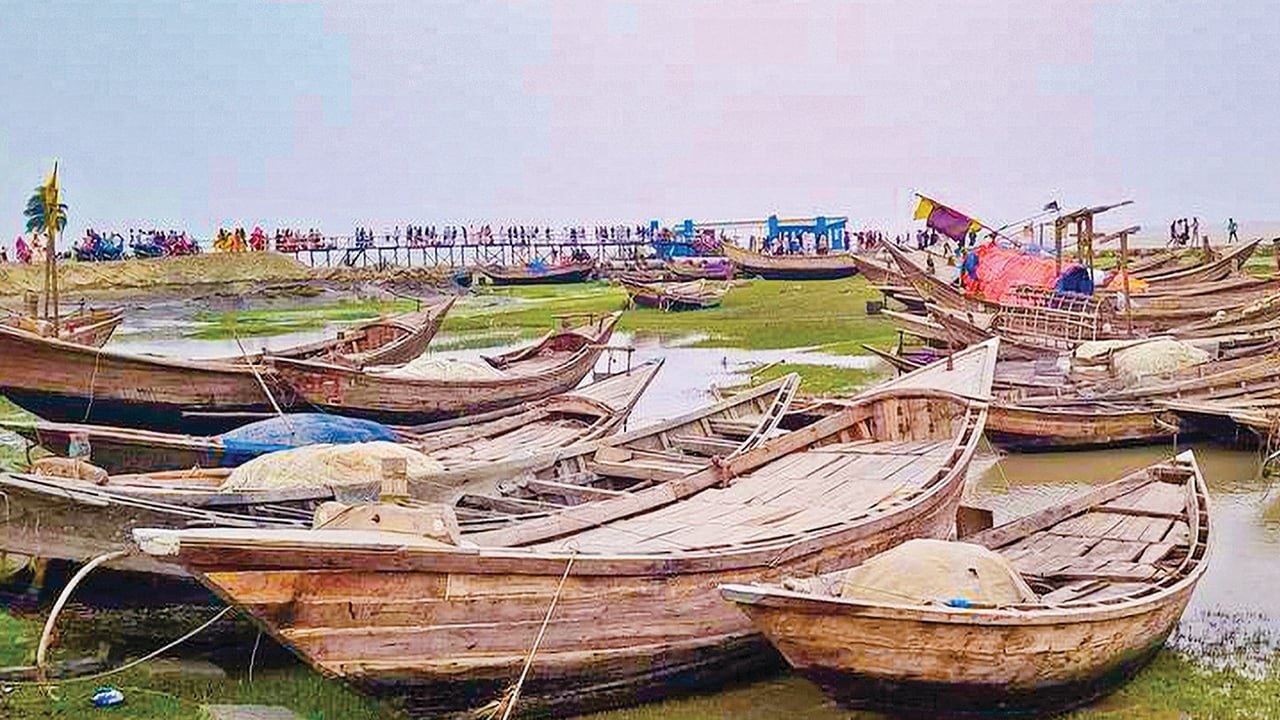 ঈদ আনন্দ থেকে বঞ্চিত হচ্ছেন তজুমদ্দিনের হাজারো জেলে