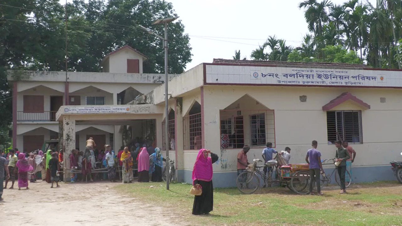 ভিজিএফের তালিকায় ২ হাজার সরকারি-বেসরকারি চাকরিজীবী