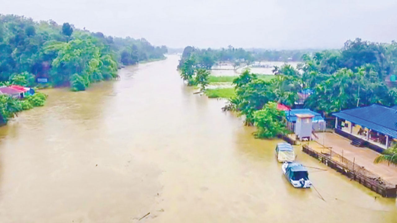 ভারী বর্ষণে রাঙামাটিতে দুর্ভোগে ২০ হাজার মানুষ