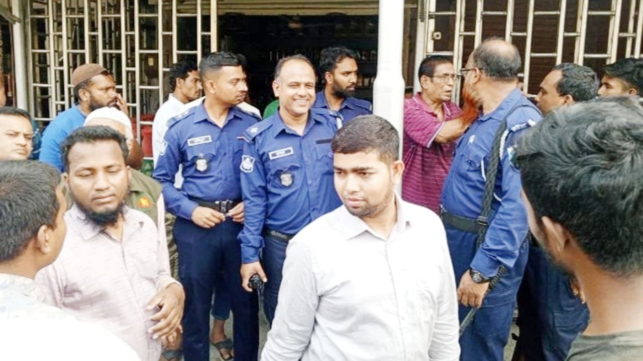 ঈশ্বরদীতে মজুত করা ৬ হাজার লিটার জ্বালানি তেল জব্দ, ব্যবসায়ীকে জরিমানা