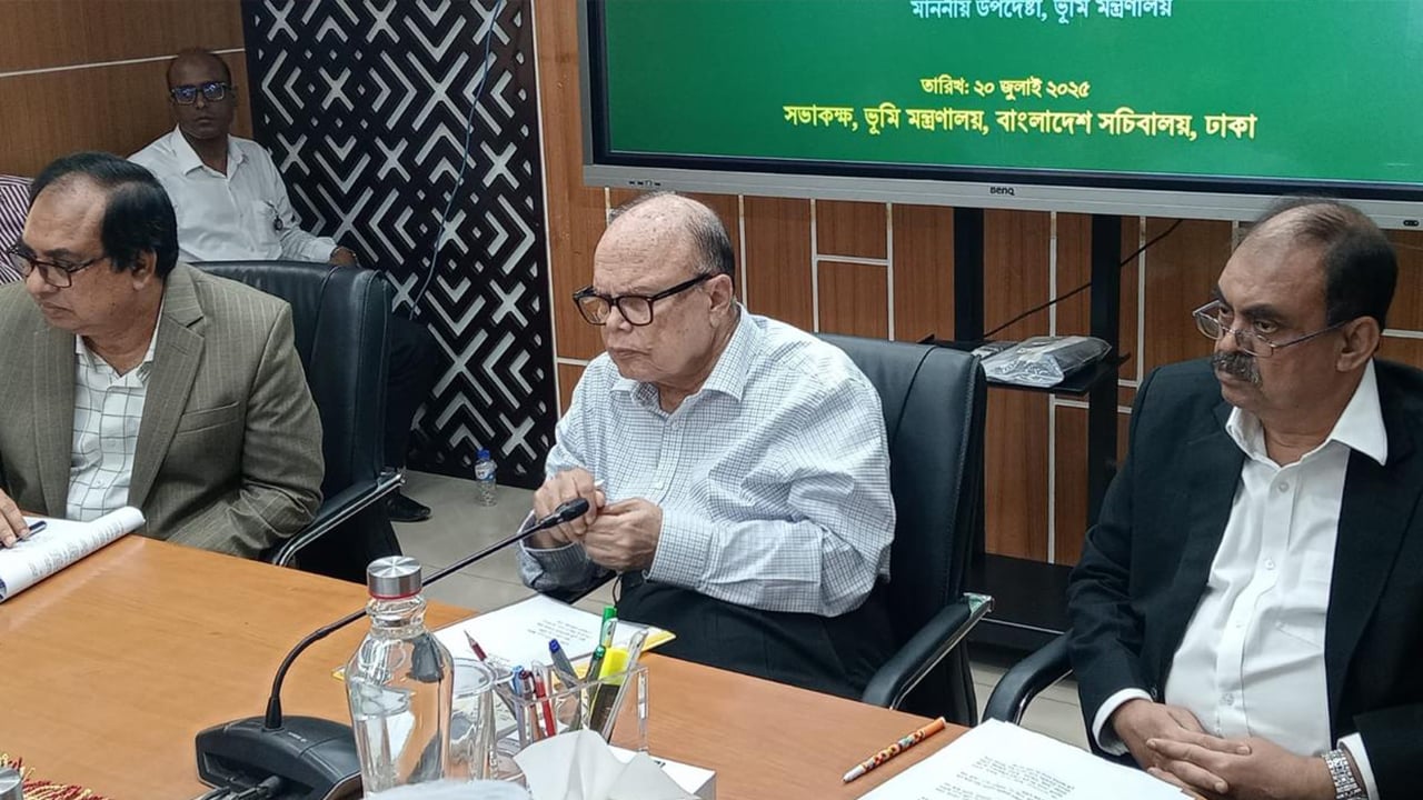 সেবাগ্রহীতাদের সন্তুষ্টির মাত্রা ক্রমান্বয়ে বাড়ছে: ভূমি উপদেষ্টা