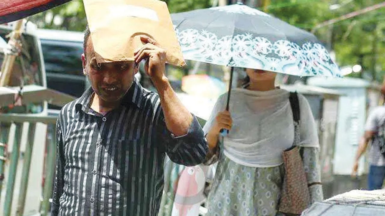 ভ্যাপসা গরমে হাঁসফাঁস, স্বস্তি মিলবে কবে