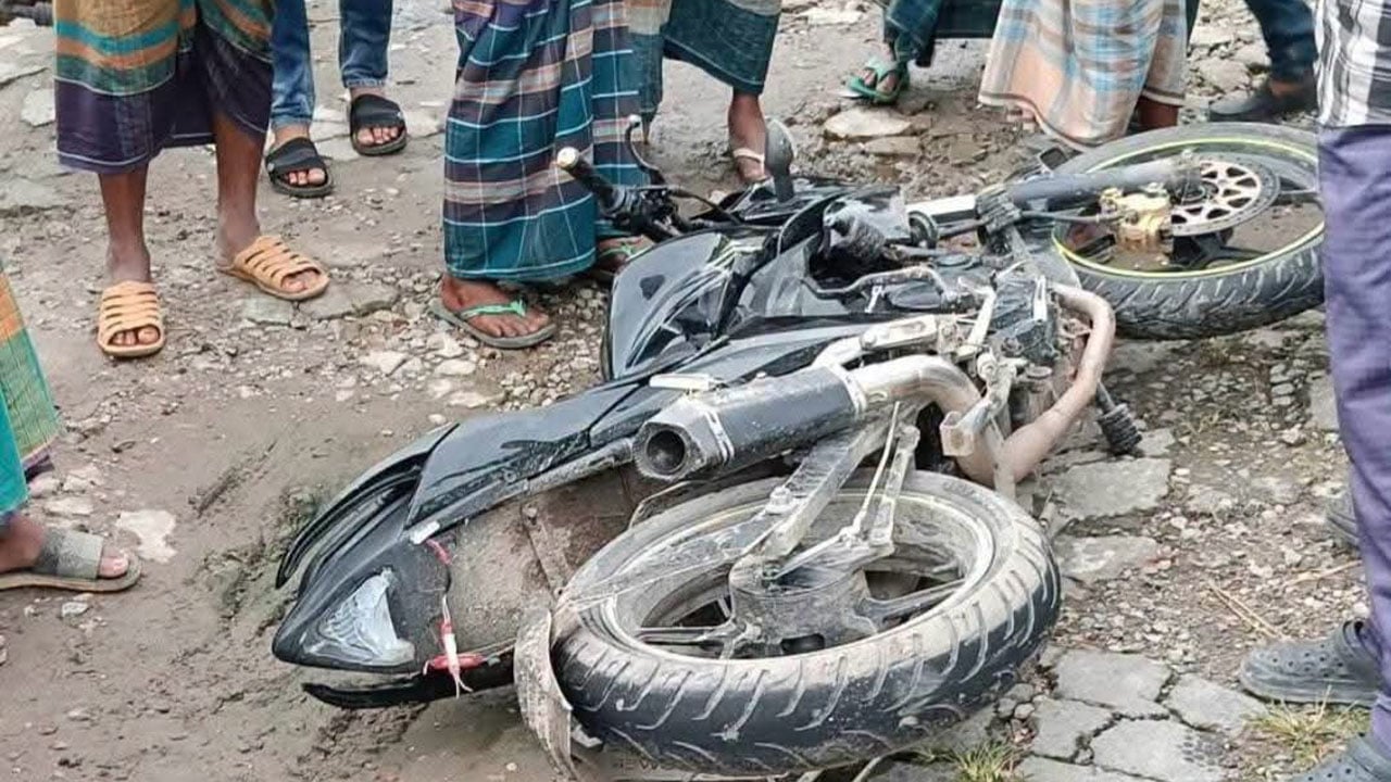 কটিয়াদীতে মোটরসাইকেল দুর্ঘটনায় যুবক নিহত