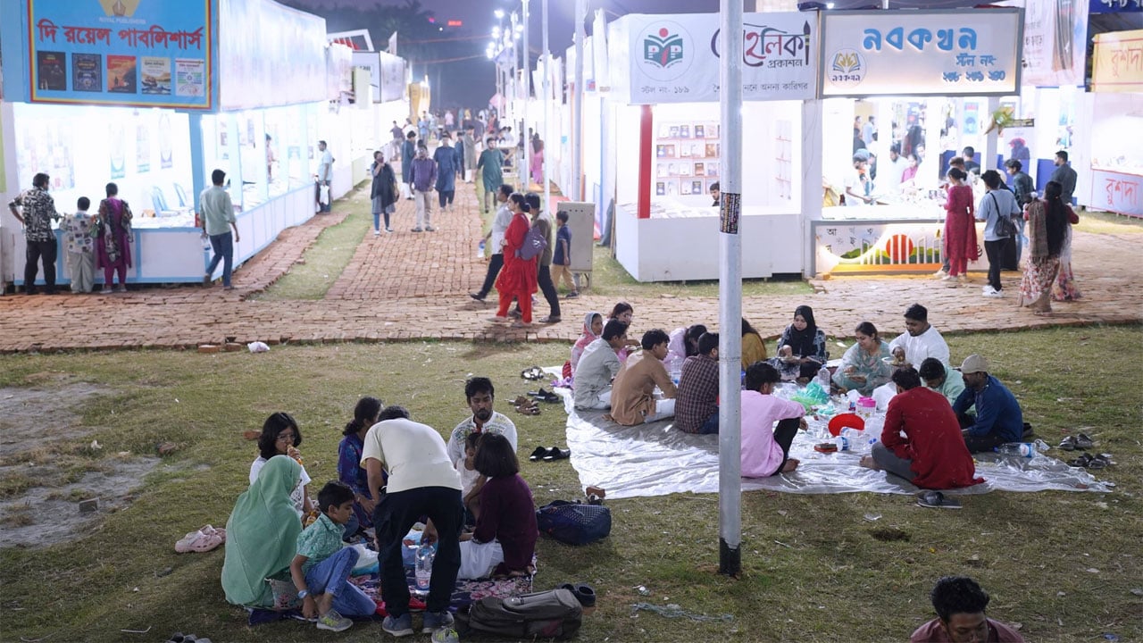 পাঠক লেখক প্রকাশকদের আড্ডা, ইফতার