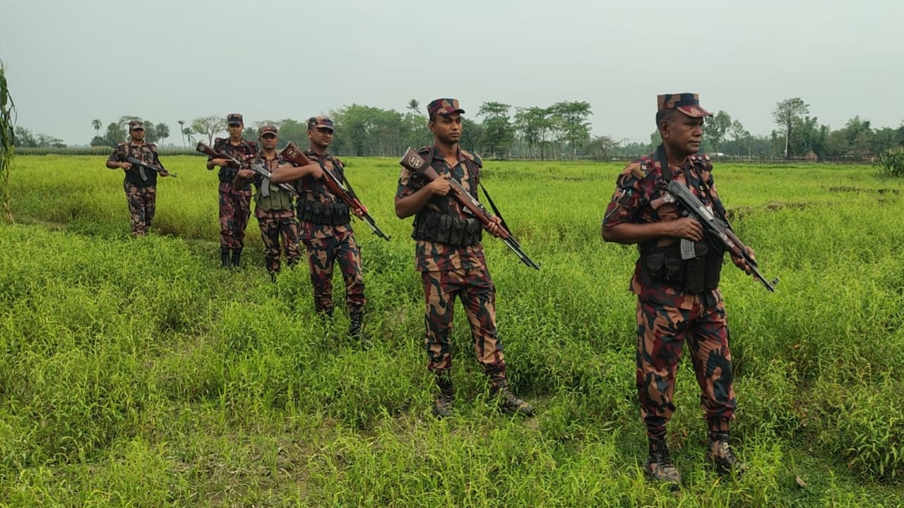 সীমান্তে পুশইন ঠেকাতে বিজিবির কঠোর নিরাপত্তা