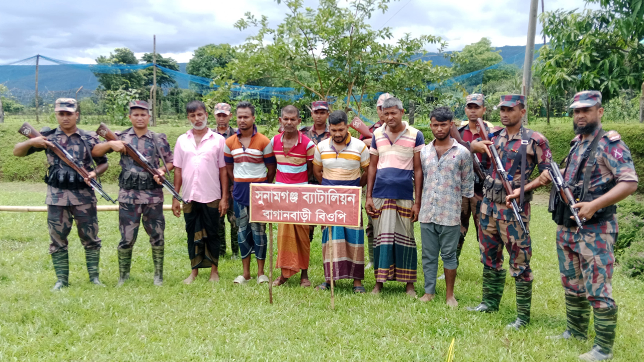 দোয়ারাবাজার সীমান্তে ২ মানব পাচারকারীসহ আটক ৬