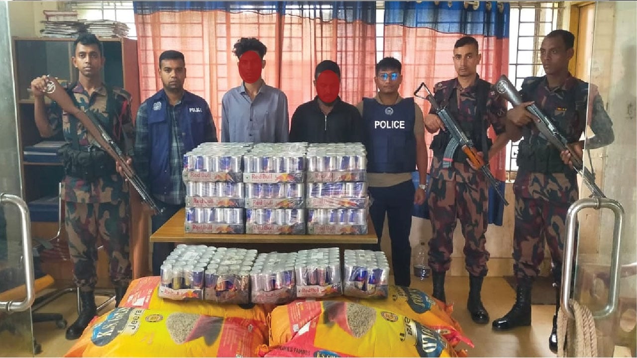 দেড় কোটি টাকার চোরাই পণ্য জব্দ, আটক ২