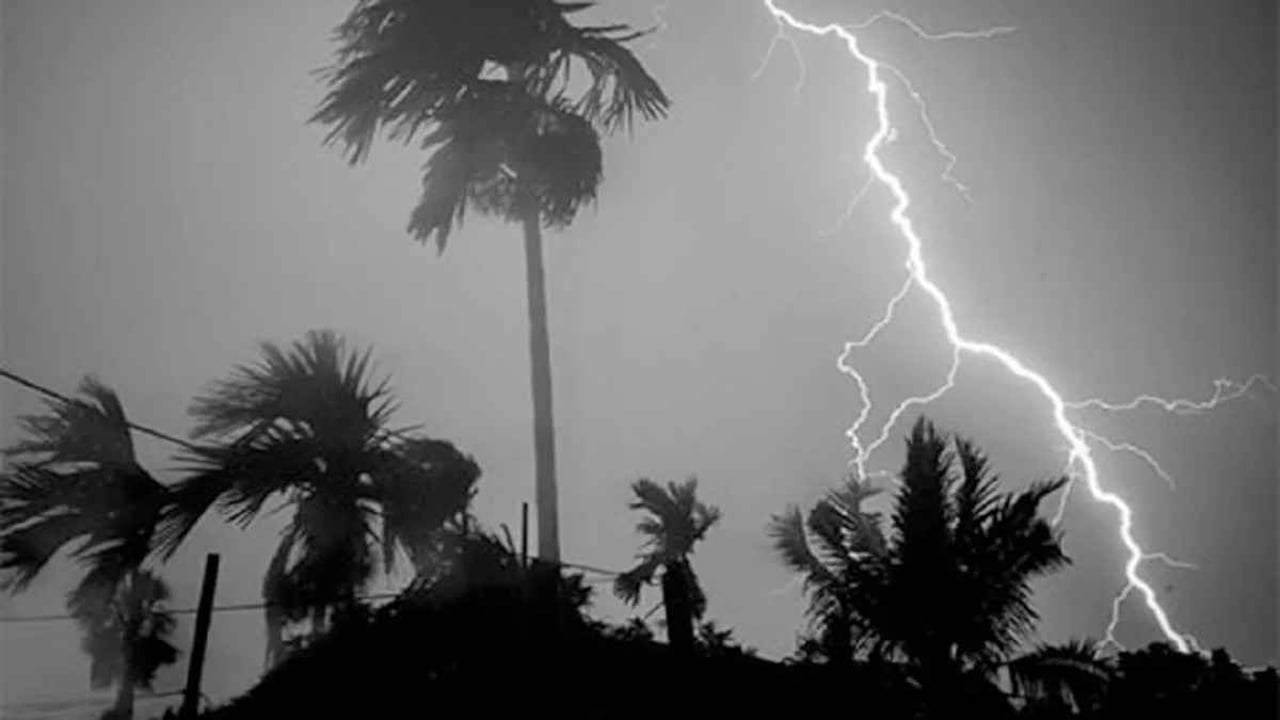 সারাদেশে বজ্রপাতে ১২ জন নিহত